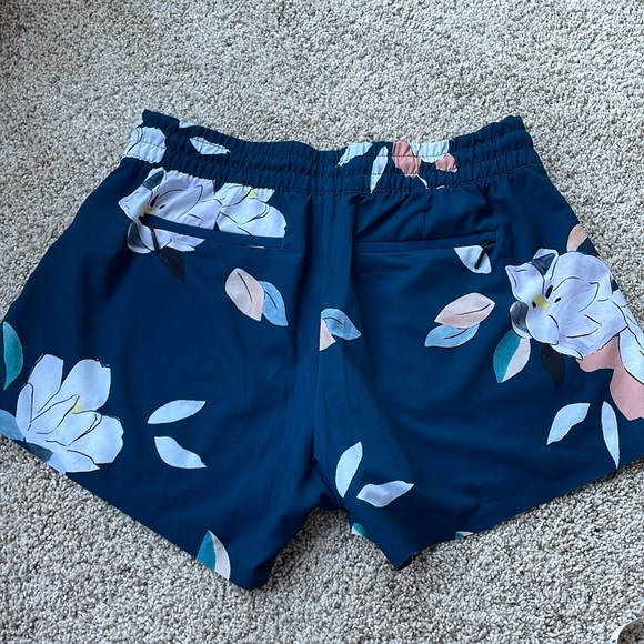 Athleta Baja Blue Floral Shorts - Picture 5 of 6